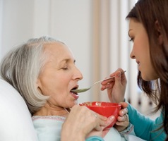 anciana comiendojpg